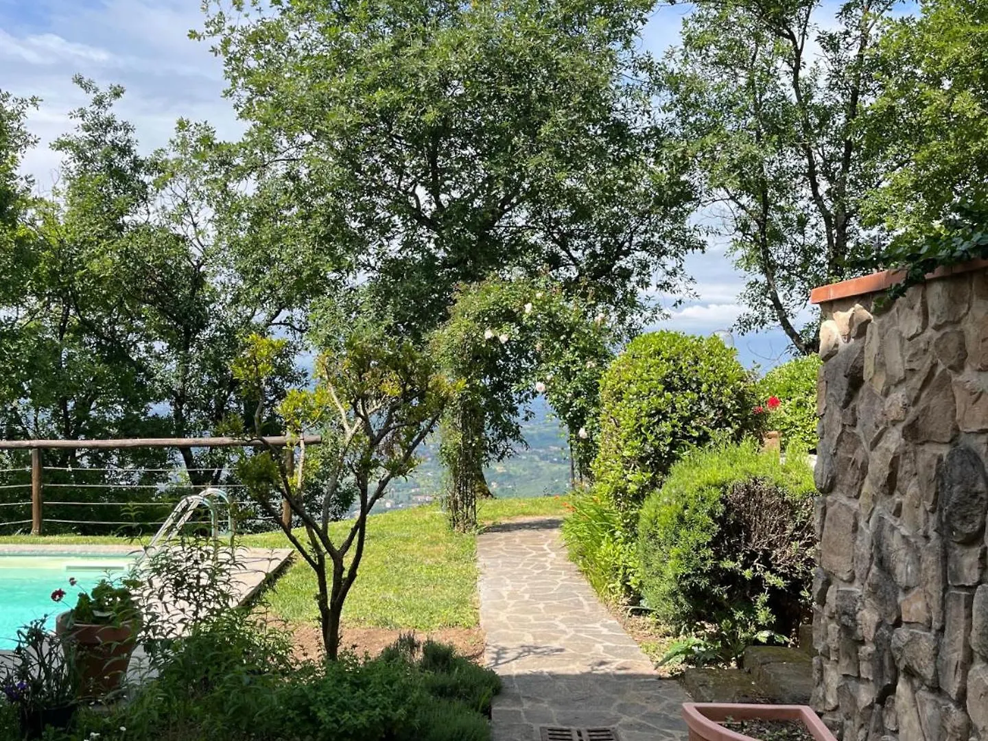Villa Nel Verde | Civico 2 Uzzano 0*,
